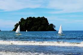 Papua , Pantai Hamadi, Jayapura – Papua : salah satu kegiatan di pantai Hamadi