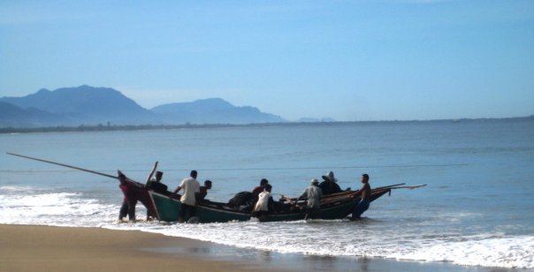 Aceh , Pantai Pusong, Sangkalan – Aceh : Sebagian Nelayang Di Pantai Pusong