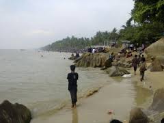 Kalimantan Barat , Pantai Putri Serayi / Jawai, Sambas – Kalimantan Barat : Sebagian Pengunjung Di Pantai Jawai