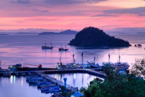 Tips , 10 Pantai Terindah Di Nusa Tenggara Timur : senja di Labuan Bajo