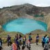 Sumatera Utara, : wisatawan di danau tiga warna