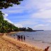Sulawesi Selatan, : wisatawan pantai tanjung kasuari