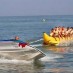 Kalimantan, : Banana Boat di Pantai Marina, Batam
