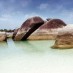 Aceh, : Batu granit raksasa di pantai Tanjung Tinggi