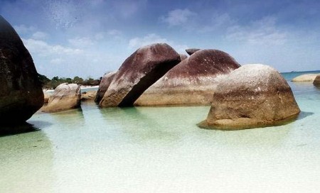 Batu granit raksasa di pantai Tanjung Tinggi - Belitong : Pantai Tanjung Tinggi, Tanjung Pandan – Belitung