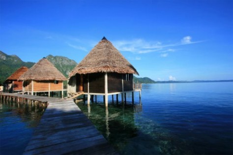 Fasilitas Ora Beach Resort di tengah pantai Ora - Maluku : Pantai Ora, Maluku – Ambon