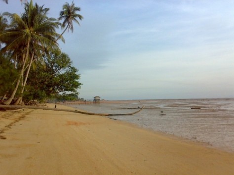 Hamparan Pasir Pantai Tanjung Bemban - Kepulauan Riau : Pantai Tanjung Bemban, Batam – Kepulauan Riau
