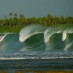 Sumatera Barat, : Ombak Pantai Lagundri Pulau Nias