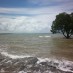 Sulawesi Tenggara, : Pantai Nunsui di waktu pasang