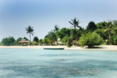Pemandangan hamparan pantai di Pantai Pasir perawan - Kep Seribu : Pantai Pasir Perawan, Pulau Pari – Kepulauan Seribu