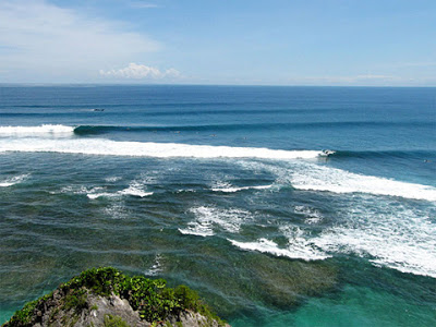 Bali , Pulau Dewata Bali : Perairan Uluwatu Wisata Pulau Bali
