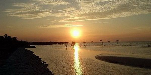 Bali & NTB , Pantai Selat Baru, Bengkalis – Riau : Suasana Senja Di Pantai Selat Baru