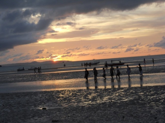 Nusa Tenggara , Pantai Nunsui, Kupang – NTT : Suasana Senja Di Pantai Nunsui
