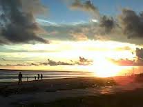 Suasana Senja di Pantai Tapak Paderi - Bengkulu : Pantai Tapak Paderi – Bengkulu