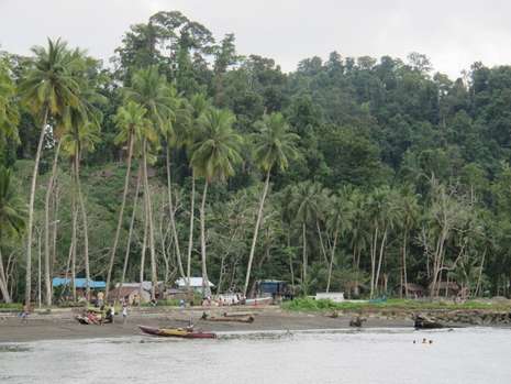 Suasana di Pantai Waisai Tercinta - Papua : Pantai Waisai Tercinta, Raja Ampat – Papua