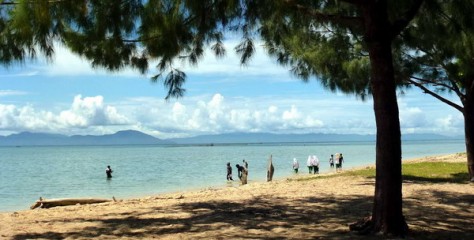 Suasana di pesisir Pantai Toropina - Sulawesi Tenggara : Pantai Toronipa, Kendari –  Sulawesi Tenggara