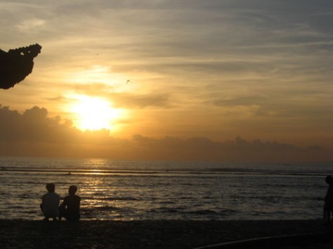 Sunset di pantai Purnama - Bali : Pantai Purnama, Gianyar – Bali