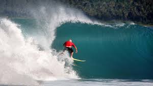 Surfing di Pantai Merah Afulu - Sumatera Utara : Pantai Merah Afulu, Nias – Sumatera Utara