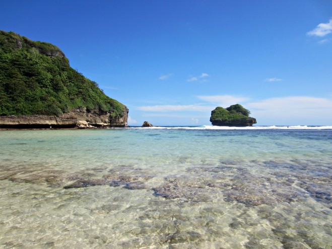 Jawa Timur , Pantai Goa Cina, Malang – Jawa Timur : Air Pantai Yang Masih Bersih