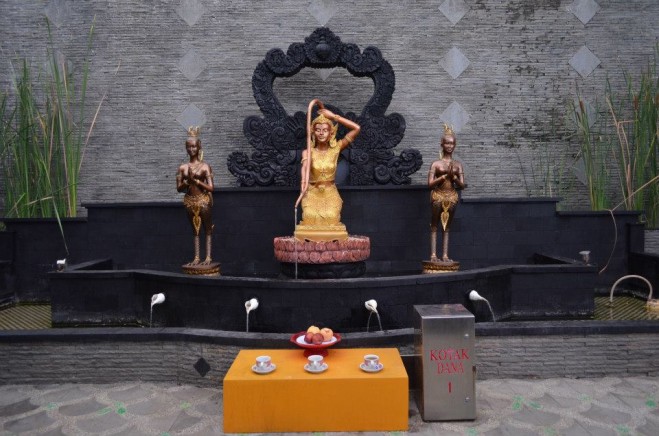 Jawa Barat , Pantai Loji, Sukabumi – Jawa Barat : Altar Dewi Bumi