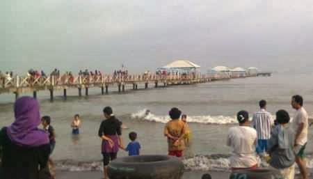Jawa Tengah , Pantai Alam Indah, Tegal – Jawa Tengah : anjungan pantai PAI
