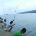 Sulawesi Tengah, : asyiknya memancing di pantai Mailan Makbon