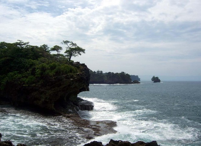 Jawa Barat , Pantai Madasari, Ciamis – Jawa Barat : Batu Karang Pantai Madasari