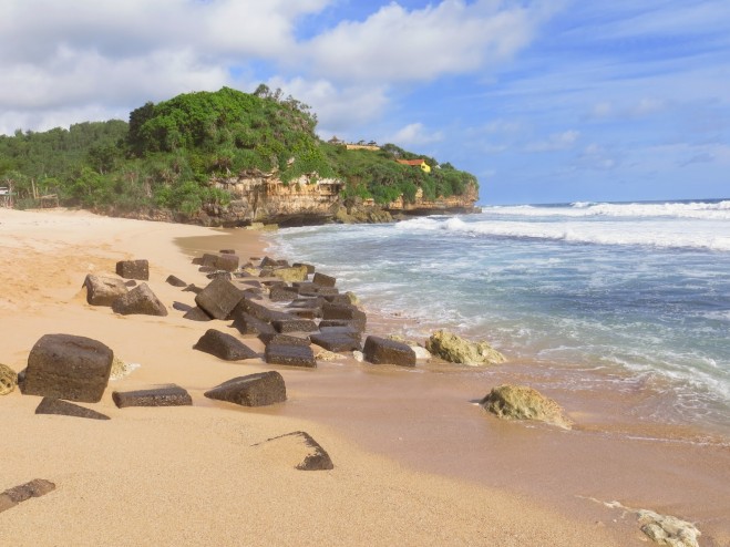 DIY Yogyakarta , Pantai Trenggole, Gunungkidul -Yogyakarta : Batu Kubus Pantai Trenggole