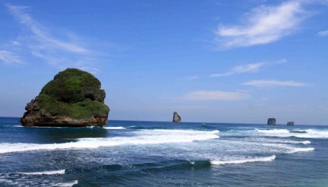 beberapa pulau karang - Jawa Timur : Pantai Goa Cina, Malang – Jawa Timur