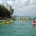 Karimun Jawa, : bermain kayaking di pantai piayu laut