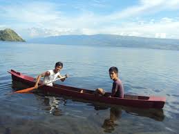 berperahu pantai Garoga Tiragas - Sumatera Utara : Pantai Garoga Tigaras, Danau Toba – Sumatera Utara