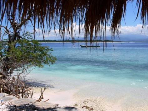 birunya air laut di pantai minajaya - Jawa Barat : Pantai Minajaya, Sukabumi – Jawa Barat