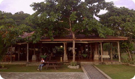 cafe di Pantai Rantung - Bali & NTB : Pantai Rantung, Sumbawa – NTB