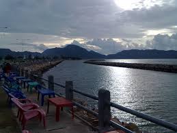fasilitas yang rapi di pantai ulee Lheue - Aceh : Pantai Cermin Ulee Lheue – Banda Aceh