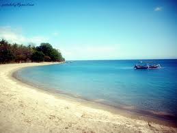 garis pantai melengkung pantai kencana - Bali & NTB : Pantai Pasir Kencana, Sumbawa – NTB