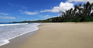 hamparan pasir di pesisir pantai Charlita - Sumatera Utara : Pantai Charlita, Nias – Sumatra Utara