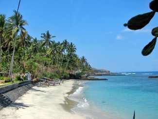 Bali , Pantai Candidasa, Karangasem – Bali : Hamparan Pasir Di Pesisir Pantai Candi Dasa