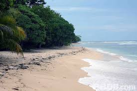 hamparan pasir di pesisir pantai kamdera - Papua : Pantai Kamdera, Kamdera – Jayapura