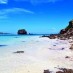 Sulawesi Utara, : hamparan pasir putih di pantai grupuk