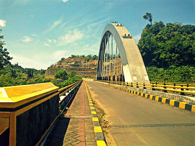 Jawa Timur , Pantai Bajulmati, Malang – Jawa Timur : Jembatan Bajulmati