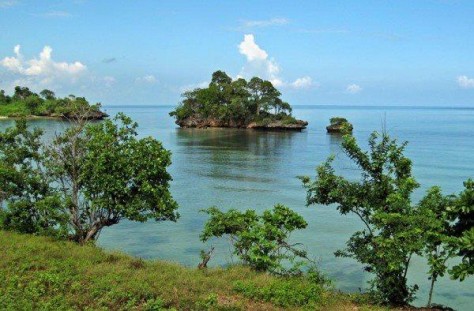 keindahan Pulau   pulau Kecil di pantai Baliya - Sulawesi Selatan : Pantai Baloiya, Kota Banteng – Sulawesi Selatan