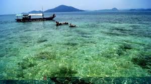 keindahan perairan pantai Klara - Lampung : Pantai Klara, Ketapang – Lampung