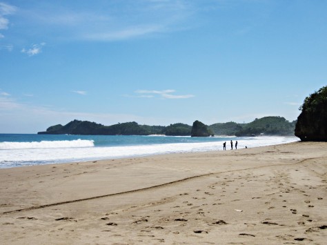 luasnya bibir pantai bajulmati - Jawa Timur : Pantai Bajulmati, Malang – Jawa Timur