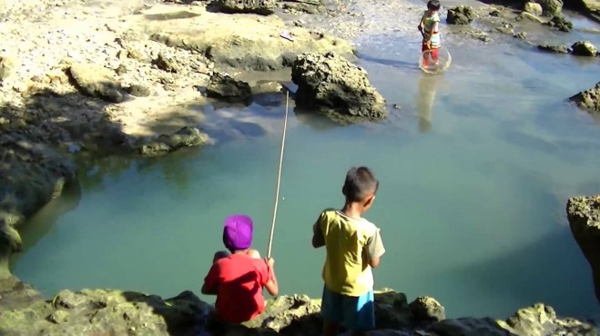 Jawa Barat , Pantai Minajaya, Sukabumi – Jawa Barat : Memancing Ikan Di Pantai Minajaya