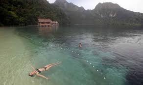 Maluku , Pantai Ora, Maluku – Ambon : Nikmatnya Berenang Di Pantai Ora