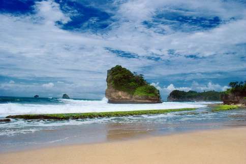 Jawa Timur , Pantai Bajulmati, Malang – Jawa Timur : Pantai Bajulmati