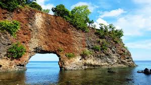 pantai kota pintu, karang berbentuk pintu - Maluku : Pantai Namalatu, Pantai Santai, Pantai Pintu Kota, Ambon – Maluku