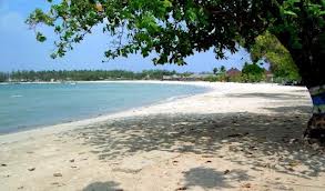 Sumatera Utara , Pantai Indah Laowomaru, Nias – Sumatera Utara : pasir putih di pantai indah laowomaru