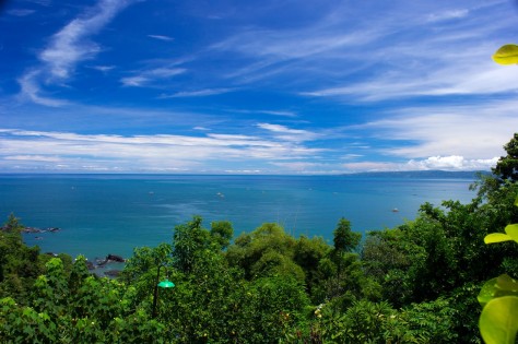 pemandangan dari atas kuil - Jawa Barat : Pantai Loji, Sukabumi – Jawa Barat