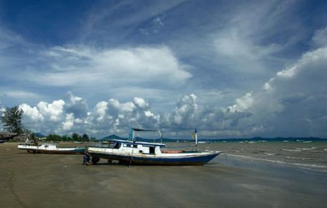 perahu nelayan pantai pagatan - Kalimantan Selatan : Pantai Pagatan, Banjarmasin – Kalimantan Selatan